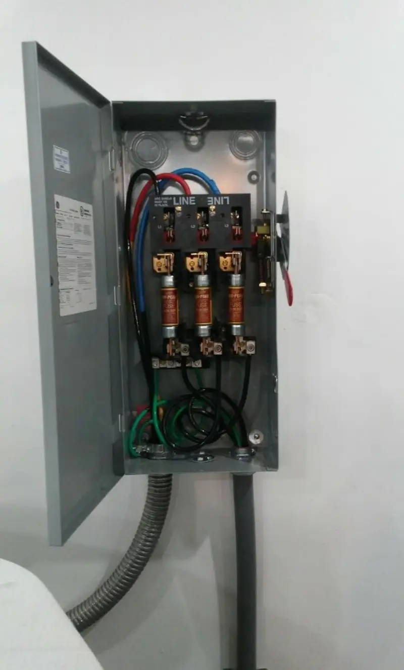 Three-phase disconnect switch installed for Smoke Detector Installation in Union Hill-Novelty Hill